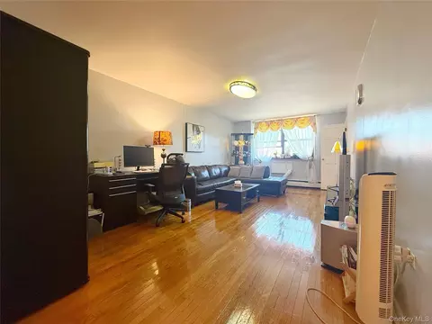 9935 59th Ave #5E, Corona, NY 11368