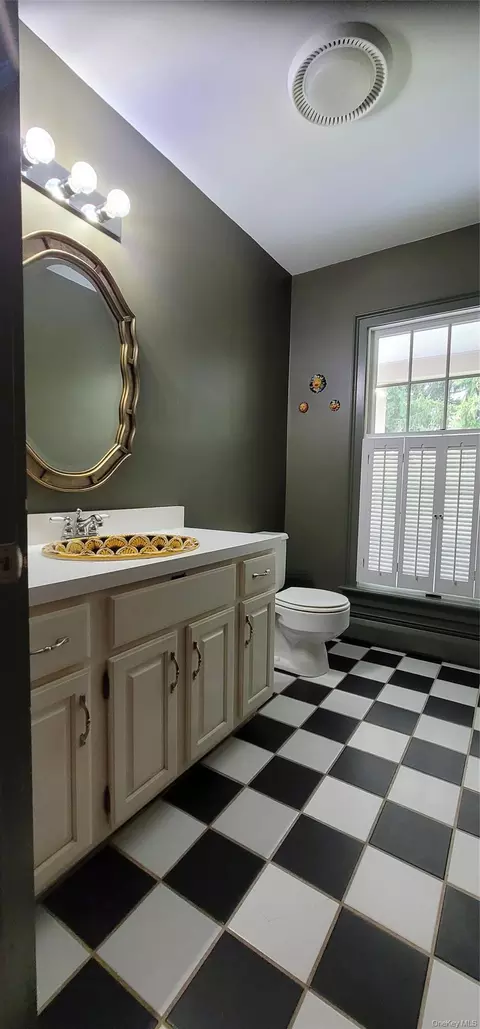 Bath - 143 Starbarrack Rd, Red Hook, NY 12571 photo 1 of 2