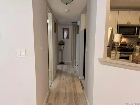 Entry Way - 4205 Fox Ln, Poughkeepsie, NY 12603 photo 3 of 5