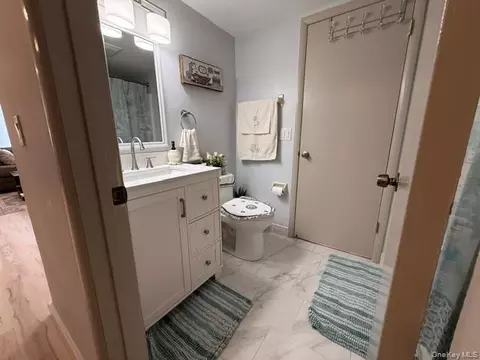 Bath - 4205 Fox Ln, Poughkeepsie, NY 12603 photo 1 of 2