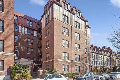 150 Burns St #6E, Forest Hills, NY 11375