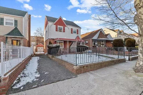 11590 223rd St, New York, NY 11411