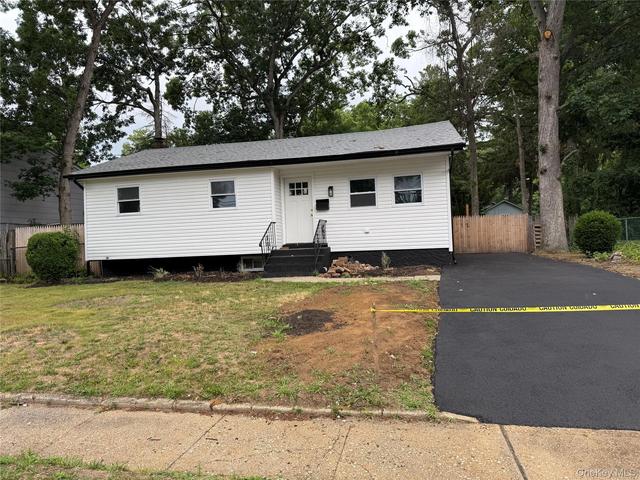 221 State Ave, Wyandanch, NY 11798