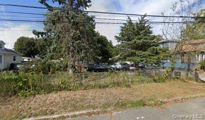 269 Irving St, Islip, NY 11722