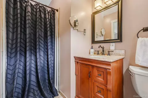 Bath - 10 Concord Rd, Fishkill, NY 12524 photo 1 of 2
