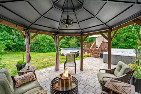 Exterior - 10 Concord Rd, Fishkill, NY 12524 photo 4 of 8