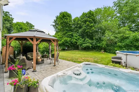 Exterior - 10 Concord Rd, Fishkill, NY 12524 photo 5 of 8
