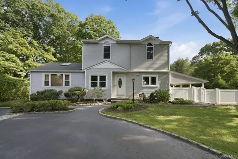 830 Terry Rd, Hauppauge, NY 11788