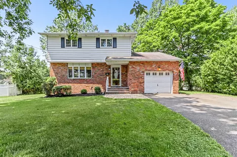 24 Fairview Ln, Orangetown, NY 10962