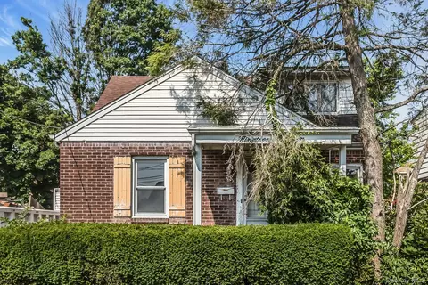 1915 Stewart Ave, North Hempstead, NY 11040