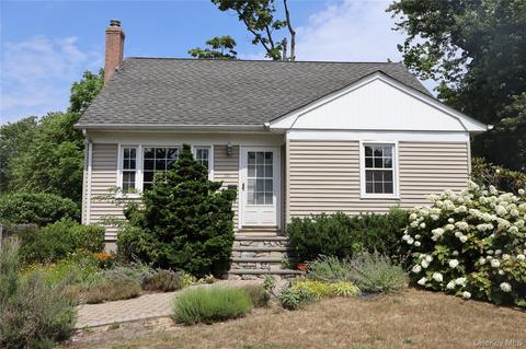 301 Foster Ave, Sayville, NY 11782