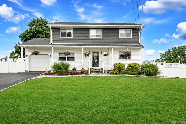 62 Oneida Ave, South Setauket, NY 11720