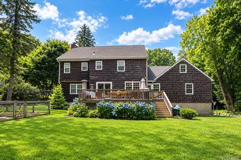 15 Laurel Hill Rd, Greenburgh, NY 10522