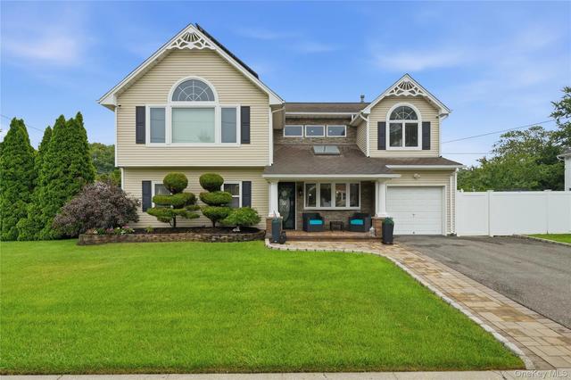 1 Gould Dr, Lake Grove, NY 11755