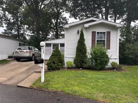 1661 Old Country Rd #125, Riverhead, NY 11901