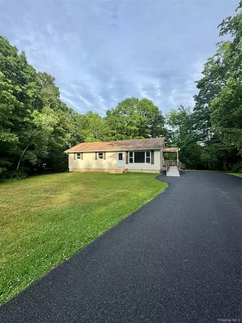 252 Toad Pasture Rd, Middletown, NY 10940