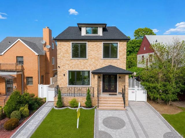 7619 173rd St, New York, NY 11366