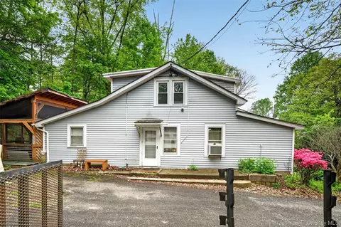 32 Tarbell Rd, Wallkill, NY 12721