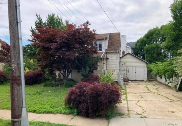 40 East Ave, Freeport, NY 11520