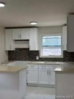 84 N 17th St, Wheatley Heights, NY 11798