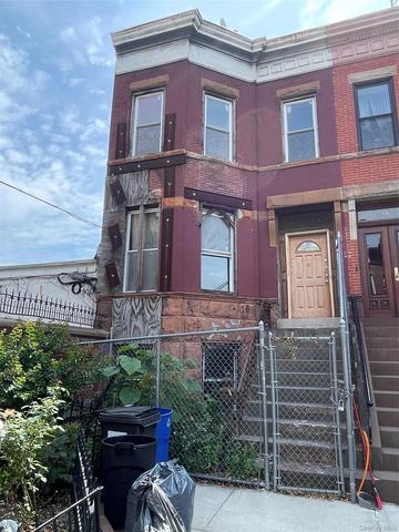 18 Agate Ct, Brooklyn, NY 11213