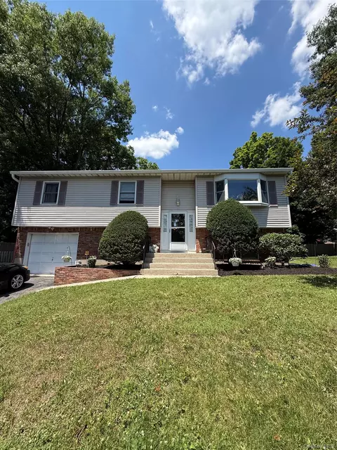 7 Twin Ct, Orangetown, NY 10965