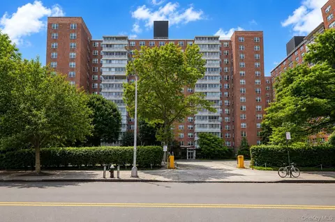 4310 Kissena Blvd #6B, New York, NY 11355