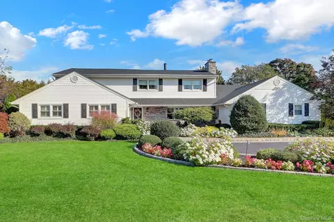 257 Shadybrook Ln, West Islip, NY 11795
