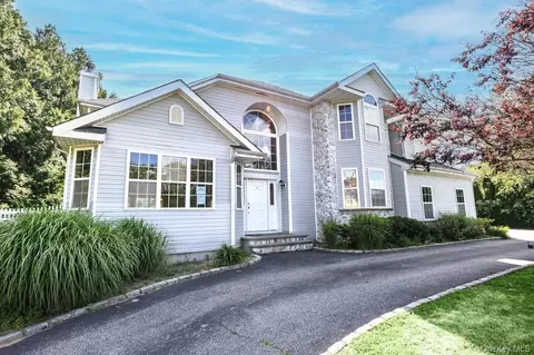 72 Sweetgum Ln, Miller Place, NY 11764