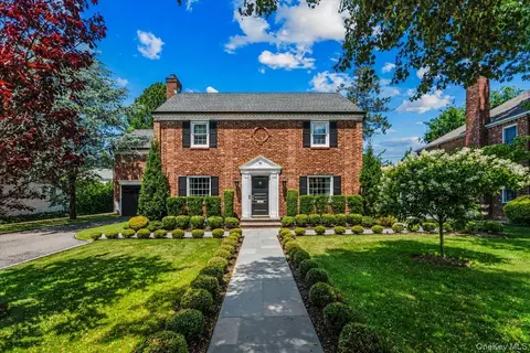 93 Kenwood Rd, Garden City, NY 11530