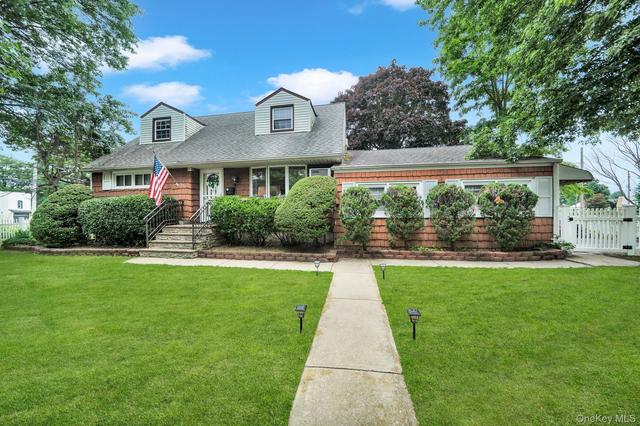 1582 Bellmore Rd, North Bellmore, NY 11710