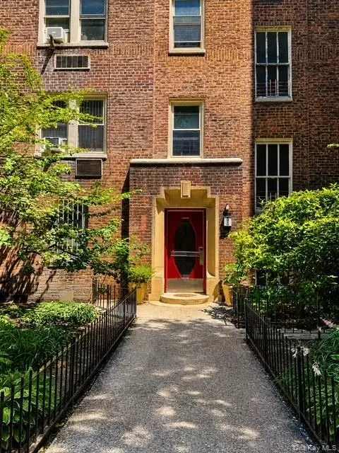 48-20 44th St #4C, Woodside, NY 11377