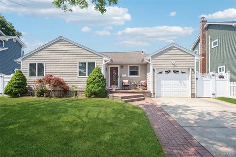 389 Briarwood Rd, Massapequa, NY 11758
