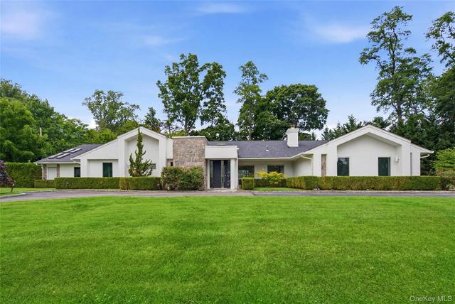 3 Engineers Rd, North Hempstead, NY 11576