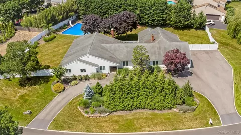 6 Twilight Ct, Melville, NY 11747