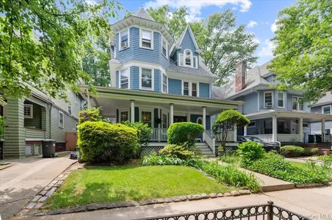 644 E 24th St, Brooklyn, NY 11210