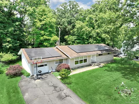 20 Holland Ln, Ramapo, NY 10952