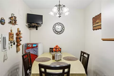 3305 90 St #2D, Jackson Heights, NY 11372