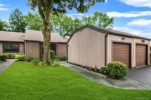194 Strathmore Gate Dr, Stony Brook, NY 11790