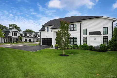 115 Three Ponds Ln E, Woodbury, NY 11797