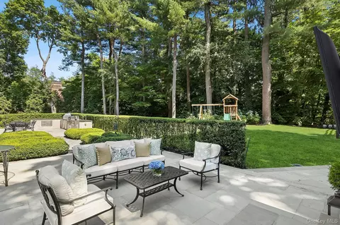 855 Orchard Ln, Oyster Bay, NY 11771