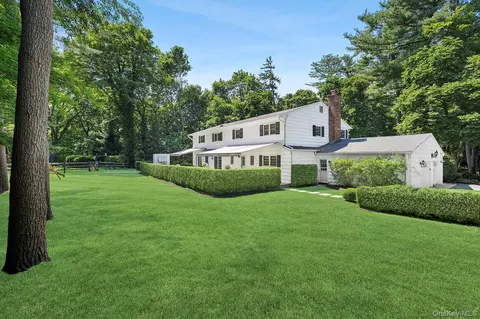 855 Orchard Ln, Oyster Bay, NY 11771
