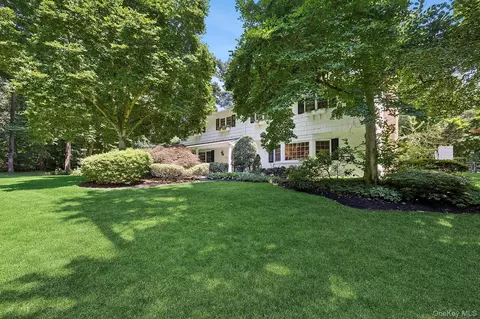 855 Orchard Ln, Oyster Bay, NY 11771