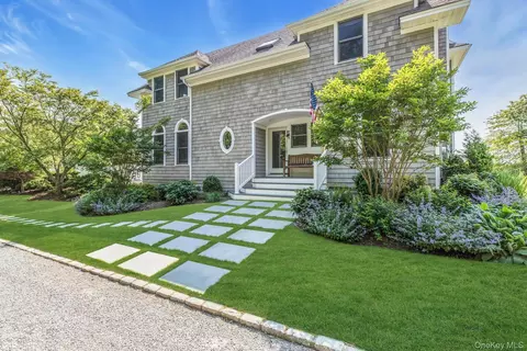 56 S Country Rd, Westhampton, NY 11977