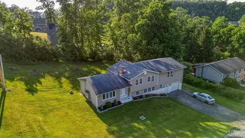 1 Forest Ln, Salisbury Mills, NY 12577