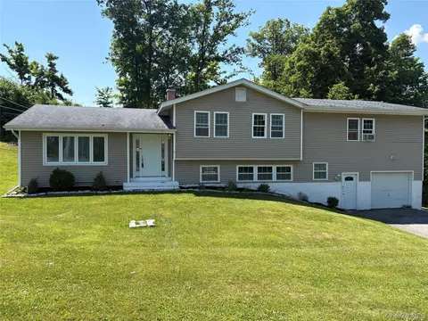1 Forest Ln, Salisbury Mills, NY 12577