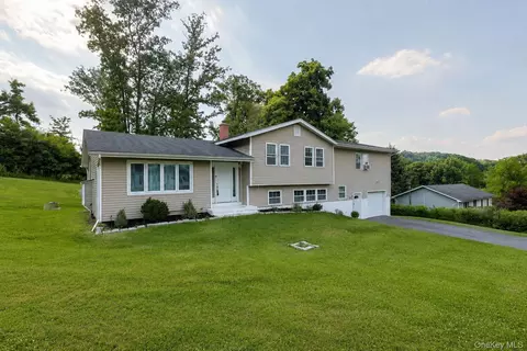 1 Forest Ln, Salisbury Mills, NY 12577