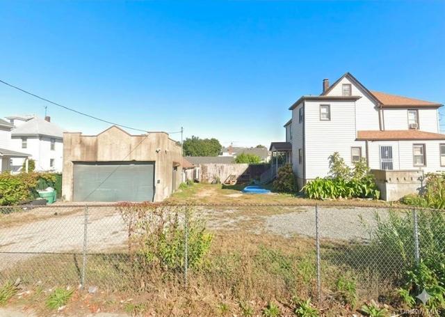 111 Wahl Ave, Inwood, NY 11096