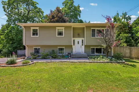 103 Old Haverstraw Rd, Clarkstown, NY 10920