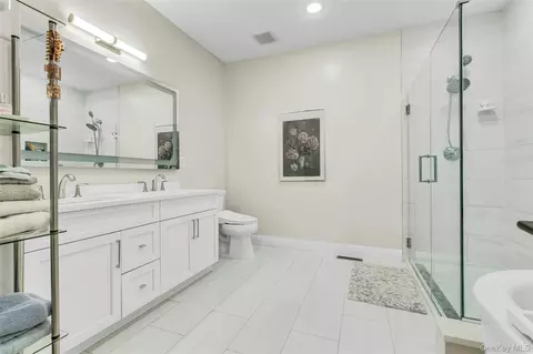 Bath - 45104 Silver Birch Ln, Plainview, NY 11803 photo 1 of 4